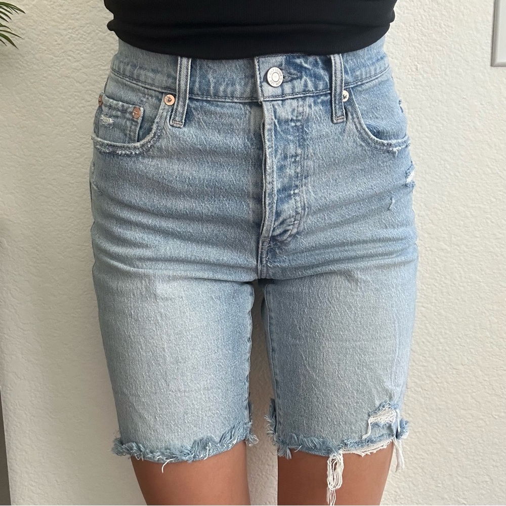 Gap Bermuda Shorts Light/Medium Wash Size 4/27